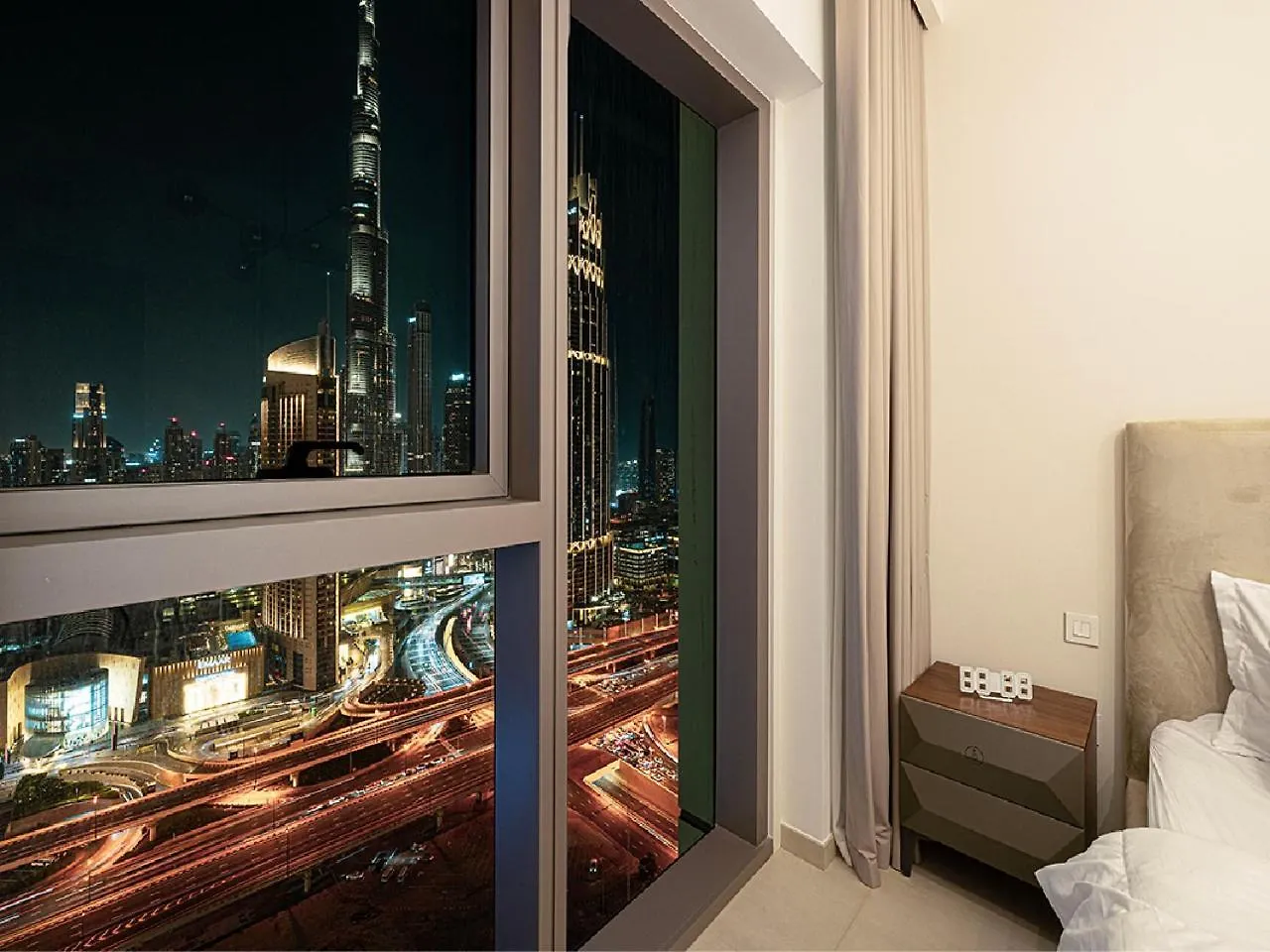 Downtown Burj Khalifa View 2Br Apartment Dubai